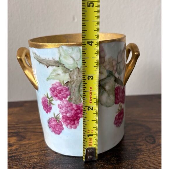 Vintage 1965 Handpainted With Gold Trim Porcelain raspberry planter - Picture 5 of 7